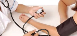 Hipotensão: O que é, causas, sintomas e tratamento.